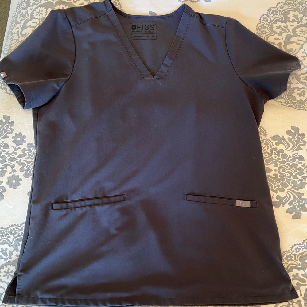 💕NWOT FIGS CHARCOAL GRAY 3POCKET TOP SIZE M💕